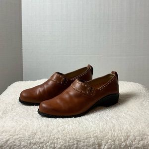 Ariat Brown Leather Mules with Tan Stitching NWOT